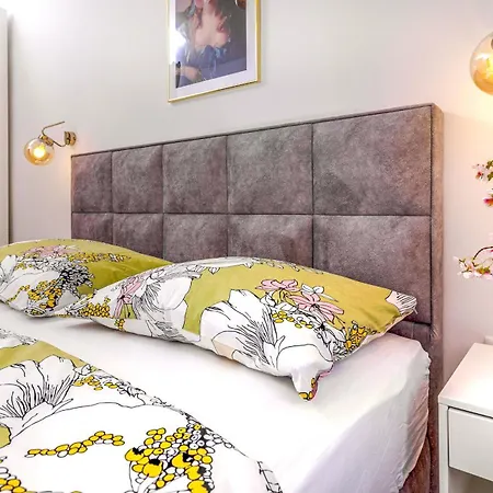 Biondina “luxury In The Center” شقة *